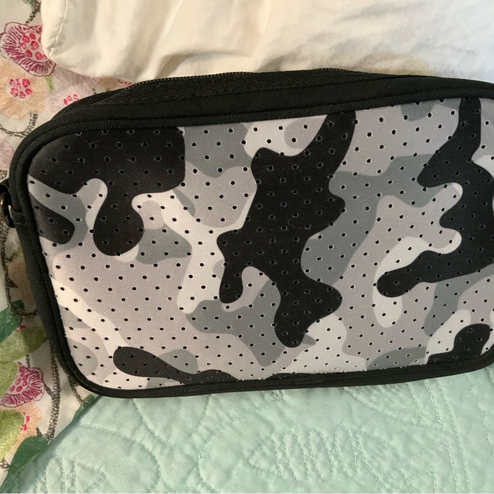 Black and Pink Camouflage Crossbody Bag - Picture 3 of 3